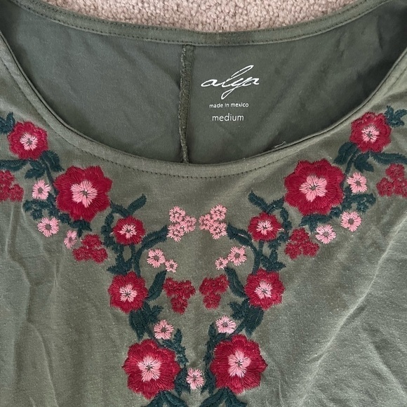 Women's Summer Dress - Picture 2 of 2